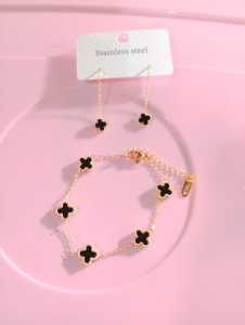 Set Perhiasan lengkap  anting jarum 3cm kalung gelang Wanita Clover Motif Bunga Mewah Stainless Steel Titanium Anti Karat