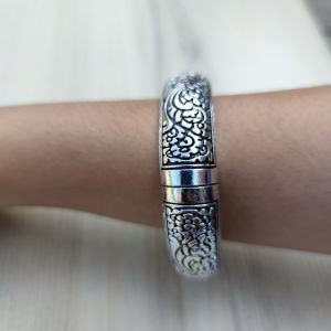 กำไลเงินไทย ลายฉลุโบราณ เงินเลื่อมลงยา