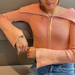 WHATSoEVER - Off Shoulder Top - Peach เสื้อไหมพรม แขนยาว เปิดไหล่ ซิป 2 ด้าน สีพีช