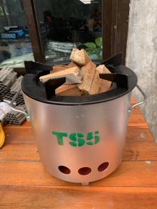 เตาชีวมวล รุ่น TS5 ควันน้อย ใช้ประกอบอาหาร นึ่ง ต้ม หุง ขนาด 26x26x28