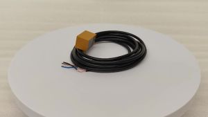 Cảm biến chuyển mạch tiệm cận OMRON TL-Q5MC1-Z chính hãng giá NPN 2M