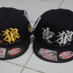 Serigala Malam Tulisan Kuning Topi Baseball Pria Distro Termurah