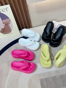 WomenS Thick-Soled Flip-Flops For Outdoor Fashion Beach And Seaside Comfortable And Versatile Style