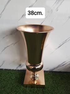 แจกันสแตนเลส สีเงิน และสีทอง มีแบบฐานเหลี่ยม ฐานกลม ใช้จัดดอกไม้