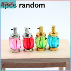 【SHGMYD】 1:12ของเล่นตกแต่งห้องน้ำในบ้านตุ๊กตา4ชิ้นโมเดลน้ำหอมทำจากอัลลอยขนาดเล็กอุปกรณ์แต่งหน้าแฟชั่นตุ๊กตา