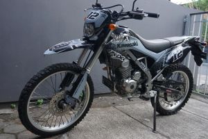 Decal sticker KLX 150 BF - decal sticker KLX 150 BF dekal stiker Motif ABSTRAK HITAM ABU D-A3-638