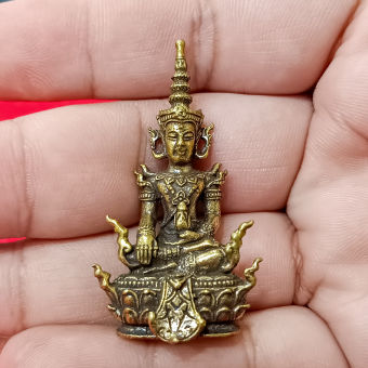 รูปจากผู้ขายบน Lazada: พระมหาจักรพรรดิ หลวงปู่ดู่ วัดสะแก เนื้อทองเหลือง ขนาด 3 ซม. ตั้งราคา ฿69 ขายแล้ว 198 ชิ้น