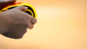 Đồ chơi gà vịt để trứng tự chạy âm thanh đèn