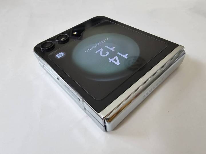 Samsung%20Z%20Flip5/6%20Ram8/12GB/Rom256/512GB%20(Used)%20%E0%B8%A1%E0%B8%B7%E0%B8%AD2%20-%20Image%204