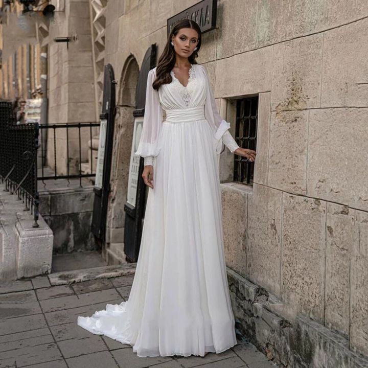 Simple Wedding Dresses: 27 Best Looks, Expert Tips / Faqs | Wedding dresses  simple, Elegant wedding dress, Wedding dresses satin