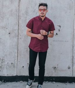 Kemeja polos lengan pendek pria warna merah marun ada ukuran jumbo terbaru kemeja kasual dan formal