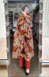 SETELAN LONGTUNIK SILANG MOTIF BUNGA ONESET LONGTUNIK SILANG OOTD MUSLIMAH