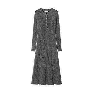 เดรสยาวทรงเอ กระดุมหน้า คอกลม แขนยาว ดีไซน์ผ้าร่องใหญ่ กระโปรงทรง A-Line ผ้าวิสโคส นุ่ม อบอุ่น สไตล์มินิมอล เดรสเรียบหรู #5505