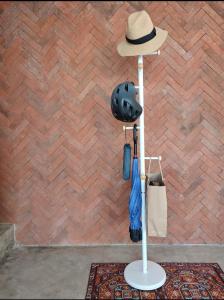 Standing Hanger Gantungan Besi Berdiri Aksesoris Tas Topi Baju Wooden Balls 171cm WEO IF9516