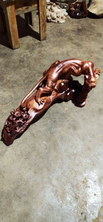 GỖ CẨM ĐIÊU KHẮC BÁO