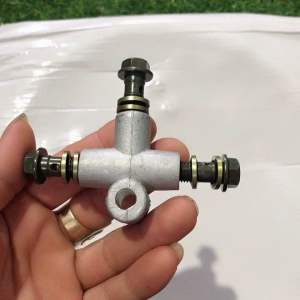 Chia dầu phanh 3 trạc