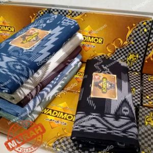 Sarung Wadimor Motif Bali Premium - Bahan Lembut Nyaman - Sarung Premium / PERLENGKAPAN SOLAT TARAWEH SHOLAT JUMAT / WADIMOR INDONESIA / SARUNG SANTRI / SARUNG MURAH / SARUNG TERLARIS