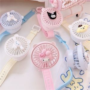 Kawaii Sanrio พัดลมมือแบบพกพาแบบชาร ์ จไฟได ้ Cooling Kuromi My Melody Cinnamoroll Mini Usb นาฬิกาพัดลมเด ็ กของขวัญ