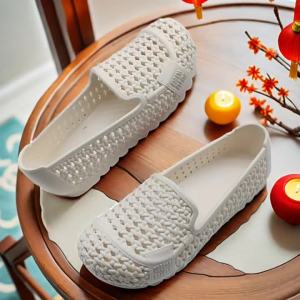 Summer WomenS Perforated Hollow-Out Shoes Plastic White Sandals Non-Slip Flat Nurse Shoes Comfortable Shoes For Women And Mothers
