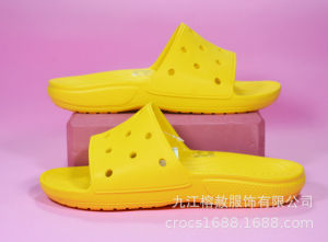 2023 New Croos Slippers Mens Shoes Womens Shoes Celebrity Same Style Khaki Pool Hole Beach Slippers 206121㏇L0529