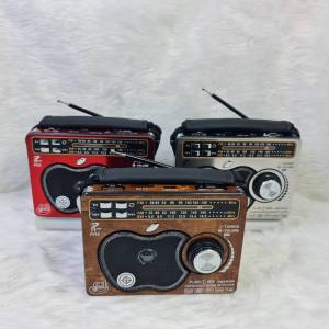 วิทยุ ฟังได้ทั้งFM/AM/เล่นUSBได้/SD/MP-3 มีไฟฉายในตัว มีช่องต่อหูฟัง (มีสายสะพายในตัว)