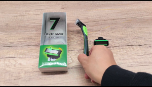 Professional Grade 7 Layer Shaving Kit with Comfortable Rubber Handle Meet for Your Needs