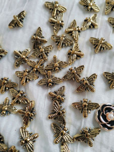 Charm họa tiết giã kim nhiều kiểu dáng dùng trang trí phụ kiện.