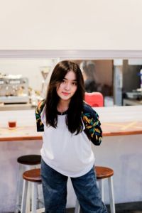 KAOS POLOS REGLAN WHITE HAWAI\nKAOS POLOS MOTIF WHITE TAPING\nKAOS POLOS BASIC TAPPING