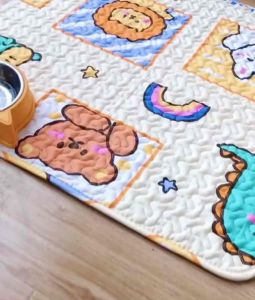 🔥ส่งฟรี ส่งไว พร้อมส่ง จ่ายปลายทางได้🔥 ผ้าปูคอก 4 ขนาด มากกว่า 20 ลาย แผ่นรองกรง แผ่นรองฉี่สัตว์เลี้ยง เสื่อสัตว์เลี้ยง มีปุ่มกันลื่น ที่นอน สุนัข แมว กระต่าย ใช้ได้กับสัตว์เลี้ยงทุกชนิด ซับฉี่ได้ ซักเครื่อง ปั่นได้