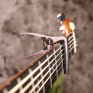 คาโป้กีต้าร์โปร่ง ไฟฟ้า Aroma Capo คาโป้ AC-20 สีเงิน/สีดำ