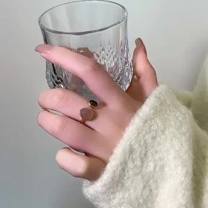 古里雅水晶琥珀戒指女2025新款爆款小众设计食指戒轻奢高级感指环Guliya crystal Amber Ring womens 2025 new popular design index finger ring light luxury high sense ring