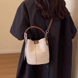 AE2026 Túi xách vintage mới hợp thời trang dành cho nữ túi xách đa năng thời trang túi xách dạng xô dệt thiết kế độc đáo.