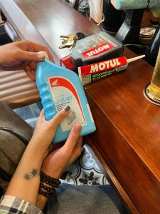 Bộ vệ nước mát zin hãng nhớt hộp số và dầu nhớt Motul xe tay ga.