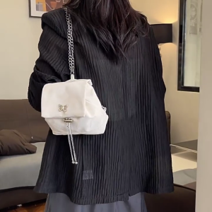 Ba lô cứng nhiều màu thanh lịch với ba lô du lịch Túi đeo vai bằng da PU Dây xích trang trí cho trường học và mua sắm