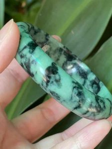 กำไลหยกพร้อมใบเซอร์ หยกเจไดต์ type A หยกเขียวแต้มดำอมฟ้านิดๆ ไซส์ 58.9 มิล