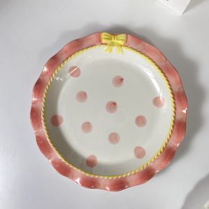 จานกุหลาบ จานดอกไม้ จานวินเทจ ลายดอกกุหลาบนูน จานลายจุดโบว์ จานสีชมพู ขนาด8นิ้ว