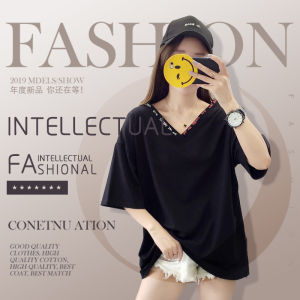 LH.Monday สุดปังเสื้อคอวีสกรีนลายตัวอักษรสุดเก๋ ที่คอเสื้อ ผ้าดีมาก ทรงสวยใส่ออกมาแล้วดูดีแน่นอน มิกซ์แอนด์แมทซ์ได้ทุกสไตล์เลยค่าาา