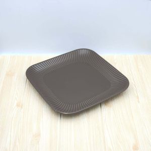 จาน จานเหลี่ยม จานเซรามิค ขอบหยัก สีน้ำตาล  ขนาด 10.8 x 10.8 นิ้ว