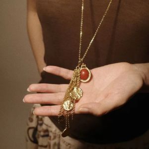 Fashionable minimalist detachable multi-wearable long necklace with a unique and sophisticated style.