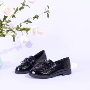 2025 ตุ๊กตาบาร์บี้เด็กผู้หญิงรองเท้าหนังสีดำสไตล์อังกฤษฤดูใบไม้ผลิและฤดูใบไม้ร่วงรุ่นใหม่รองเท้าชั้นเดียว jk รองเท้าหนังสีดำรองเท้าไม่มีส้นรองเท้าการแสดงพื้นนิ่ม