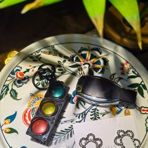 3D Luminous Traffic Light Shape Car Keychain Mini Simulated Signal Light Pendant Cute Creative Bag Hanging Ornament Portable Daily Decorative Accessory Gift For Drivers
