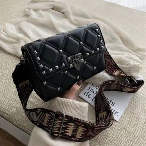 Strap Sling Bag GD57087: Tas Selempang Fashion Wanita Cantik Paku Impor