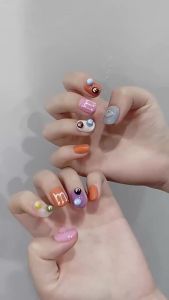 100% HANDMADE Short Round Artificial Nail Color handmade cute sweet girl style three-dimensional chocolate beans M&Ms Fake Nails Art Reusable and Removable