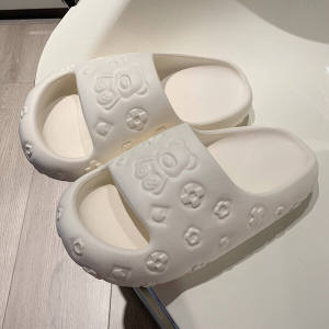 LHSunshine พื้นนิ่มใส่สบายเหมือนเดินบนก้อนเมฆ☁️🎊รองเท้าแตะแฟชั่น พิมม์ลายนูนเต็มคู่ สีพื้นมีให้เลือก ถึง 4 สี🌈 จุกๆไปเลยจ้าา