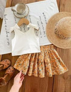 DD   ..Chic Floral Print & White Cotton Blend Girls Set with Ruffle Top & Skirt