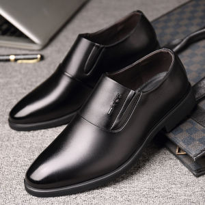 รองเท้าทางการผู้ชายไซส์ใหญ่ หัวแหลม ใส่สบาย สีพื้น กันลื่น สไตล์ลำลองธุรกิจ เหมาะสำหรับกิจกรรมกลางแจ้ง