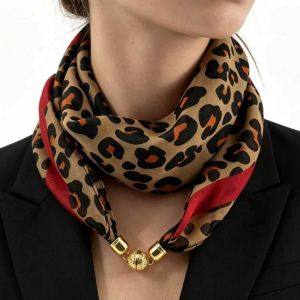 XUANY Mỏng Khăn quàng cổ có khóa nam châm Mềm mại Khóa từ tính Khăn giữ ấm cổ Thường ngày Vải voan Khăn vuông họa tiết da báo. Phụ nữ