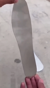 แผ่นรองรองเท้าทำงานทนต่อการเจาะสำหรับคนงานก่อสร้างแผ่นรองเท้าเหล็กกล้าไร้สนิมทนต่อการเจาะสำหรับงานหนัก