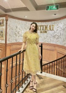 [Voucher 15% MOV 199K cap 100K  Đầm tơ xòe nhún bèo vai HeraDG thiết kế cổ tròn ngắn tay  cúc bọc trang trí và tạo điểm nhấn eo SDPBC3119