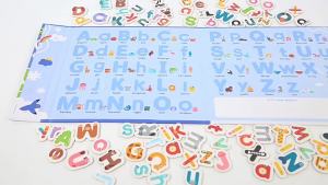 Childrens early education card 26 uppercase and lowercase English letters magnetic card pairing practice puzzle toy spelling word game
